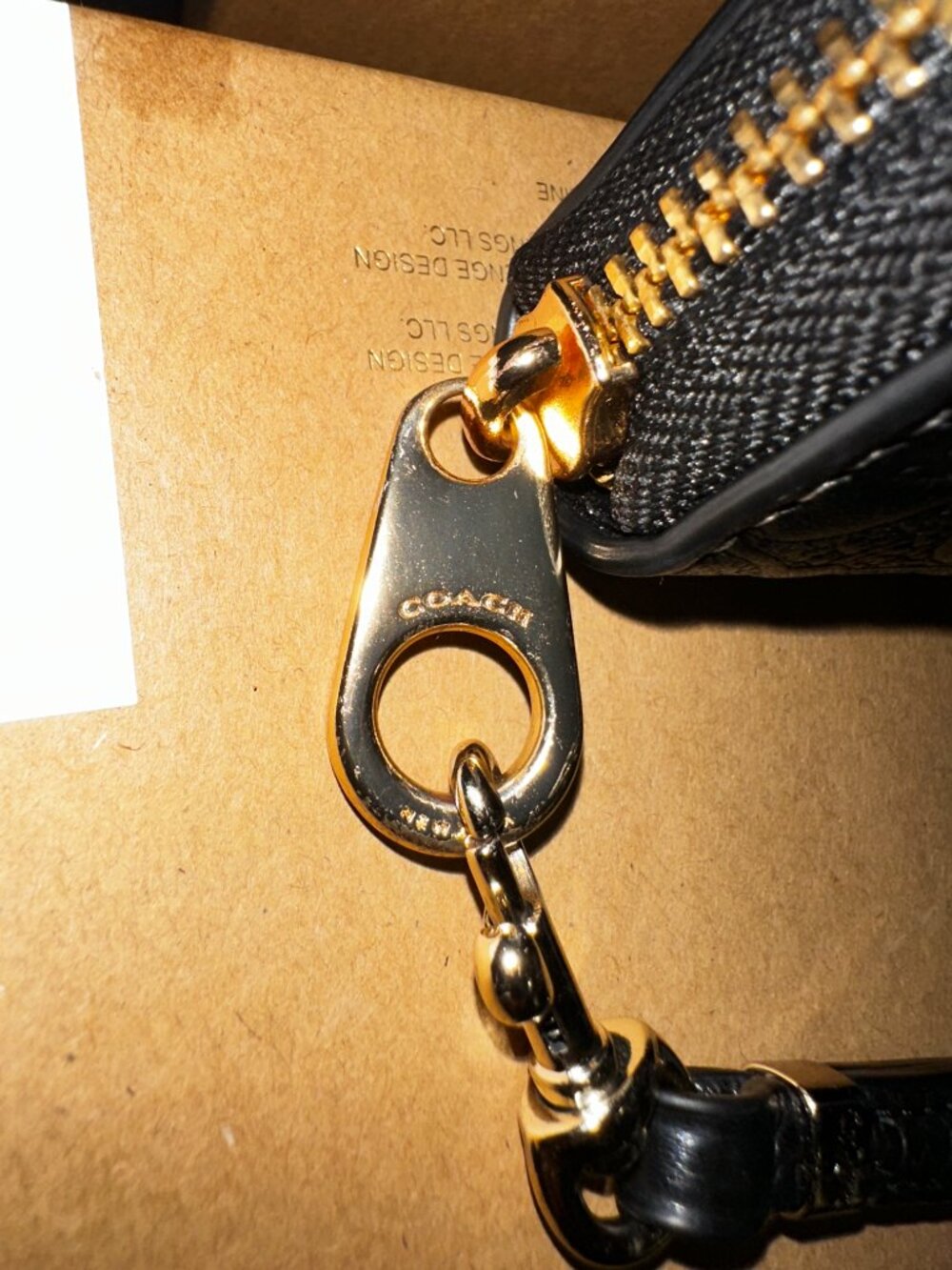Coach Blk CF464 Long Zip Wallet/Wristlet w Strap and Charm. Like New-Barely Used - Picture 8 of 17